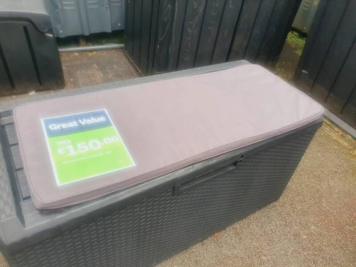 outdoor seat/storage box - Image 1