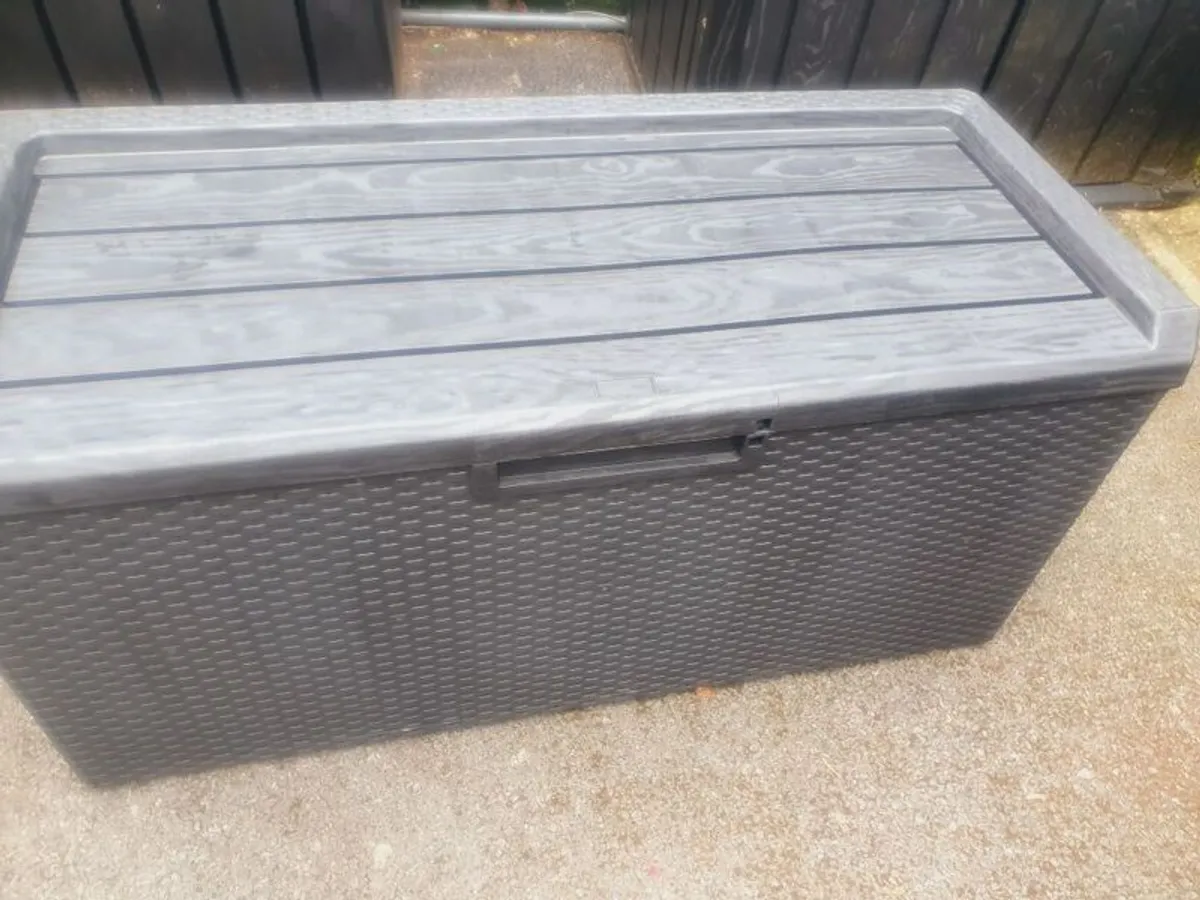 outdoor seat/storage box - Image 4