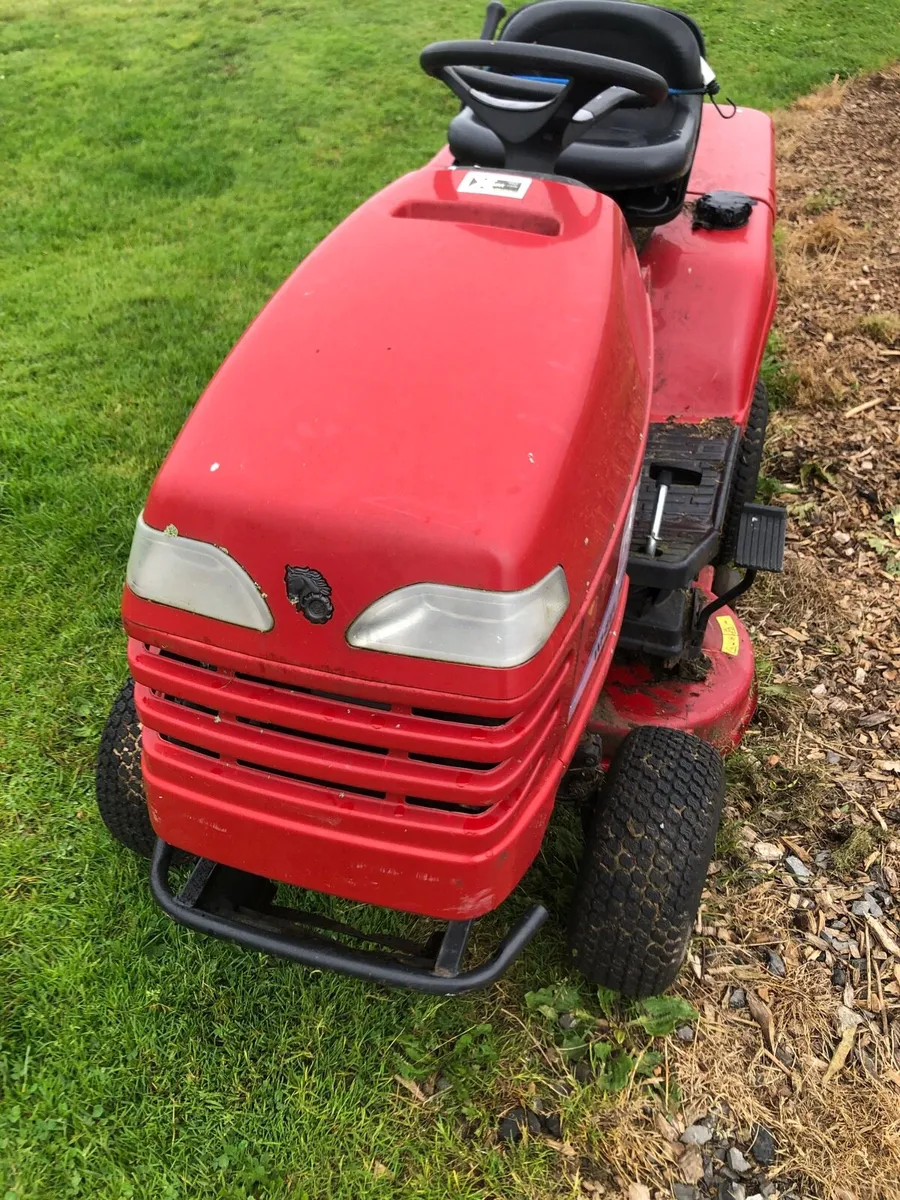 Toro ride on lawnmower - Image 2
