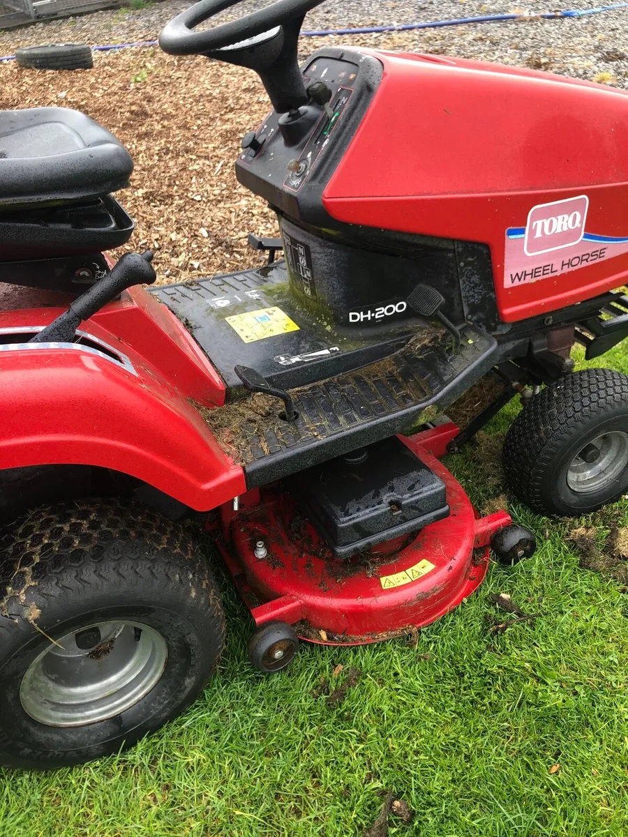 Toro ride on lawnmower - Image 3