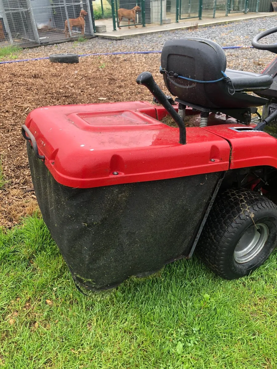 Toro ride on lawnmower - Image 4