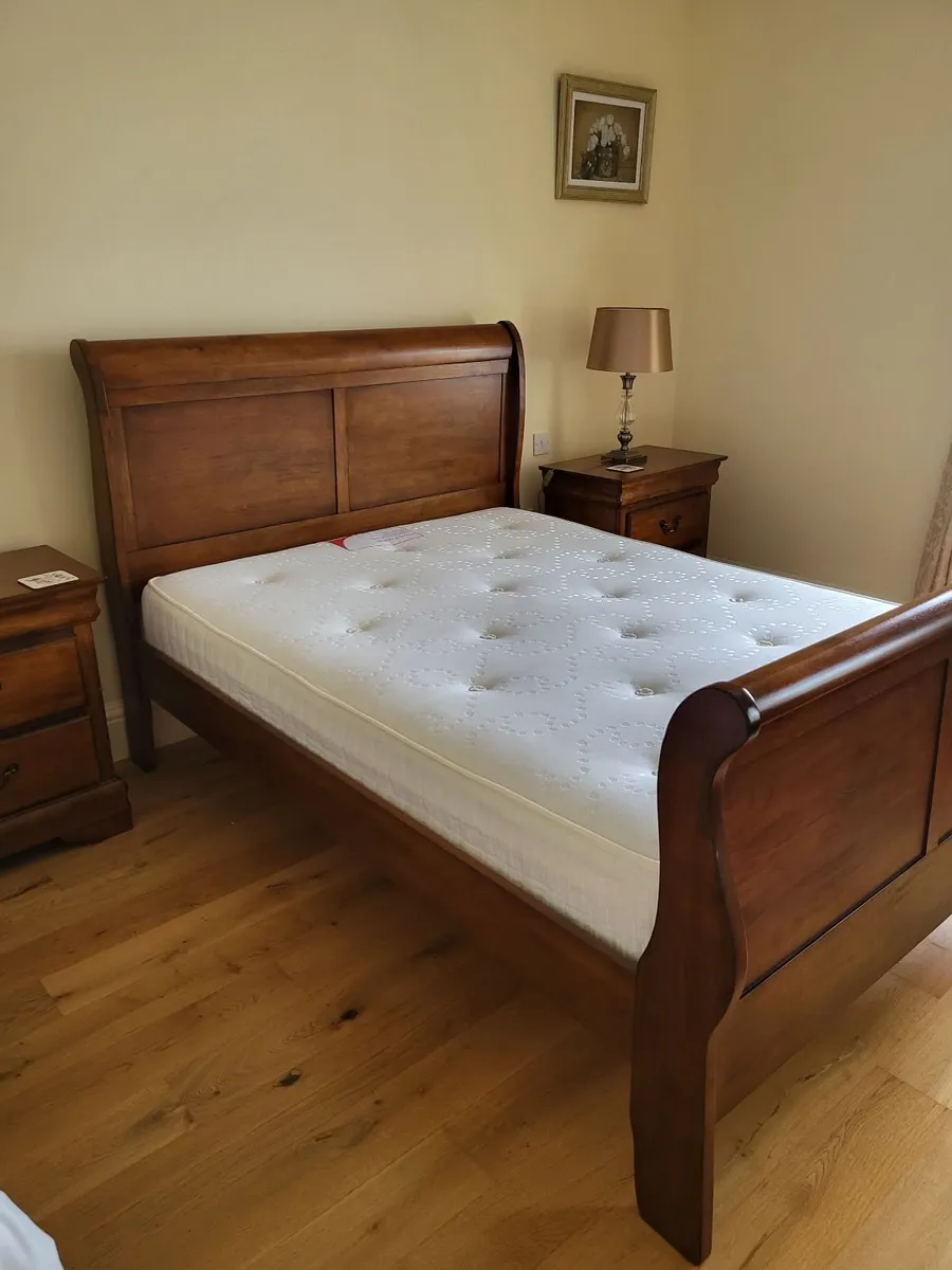 Double bed frame, 2 lockers as new - Image 1