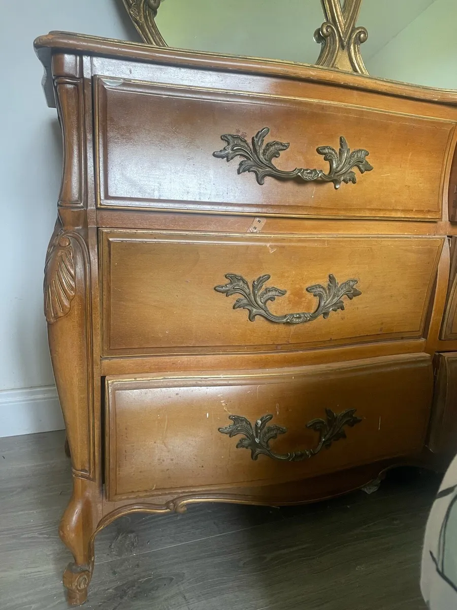 Mid-century American bureau. - Image 2