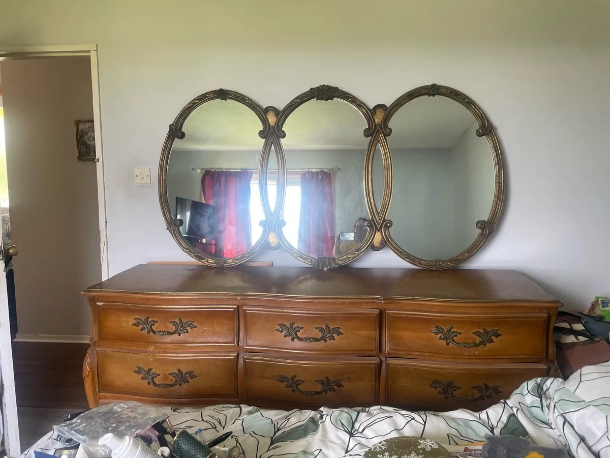 Mid-century American bureau. - Image 3