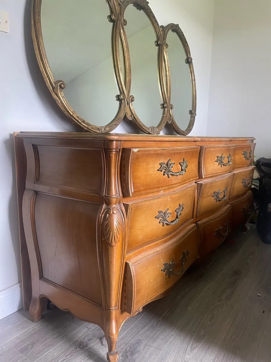 Mid-century American bureau. - Image 1