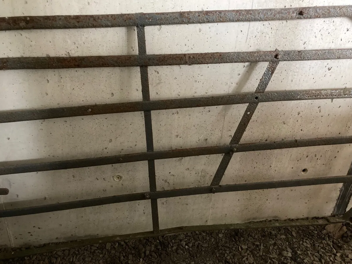 Old farm gate - Image 2