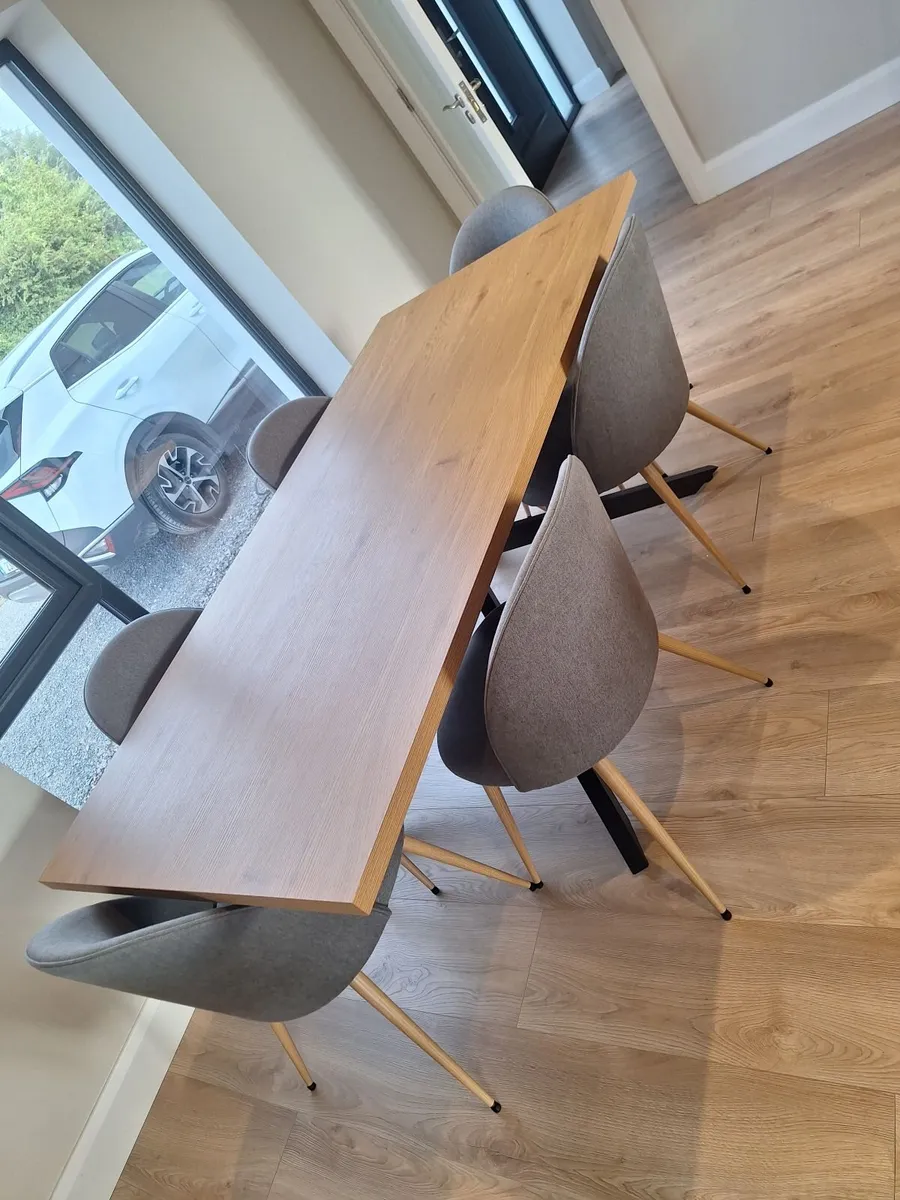 Kitchen table and chairs - Image 2