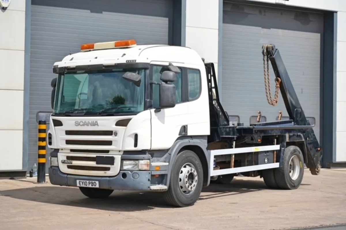 2010 SCANIA P-400 4X2 SKIP LOADER (DRAW-BAR SPEC) - Image 3