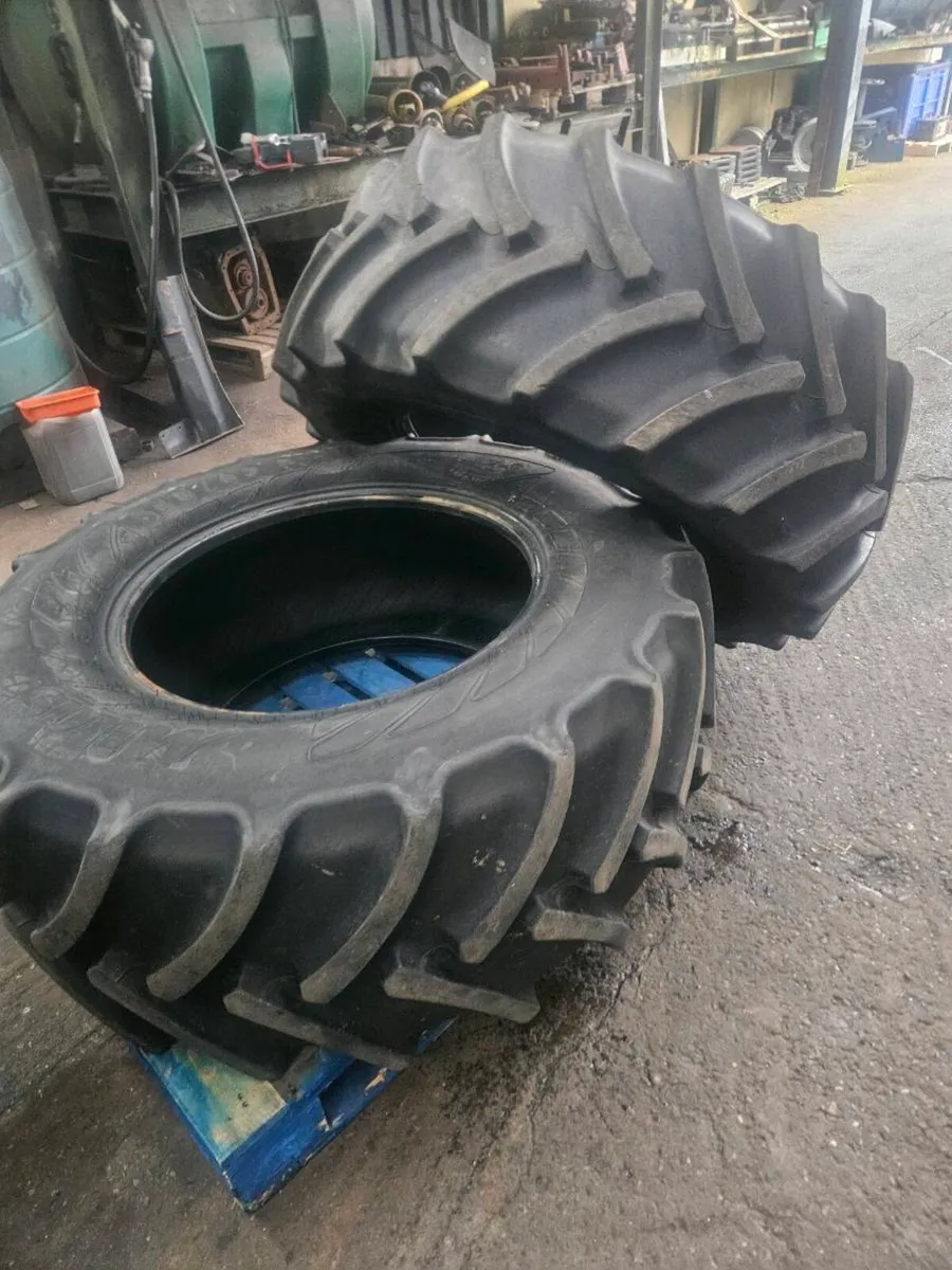 Used tractor tyres and wheel rims - Image 2