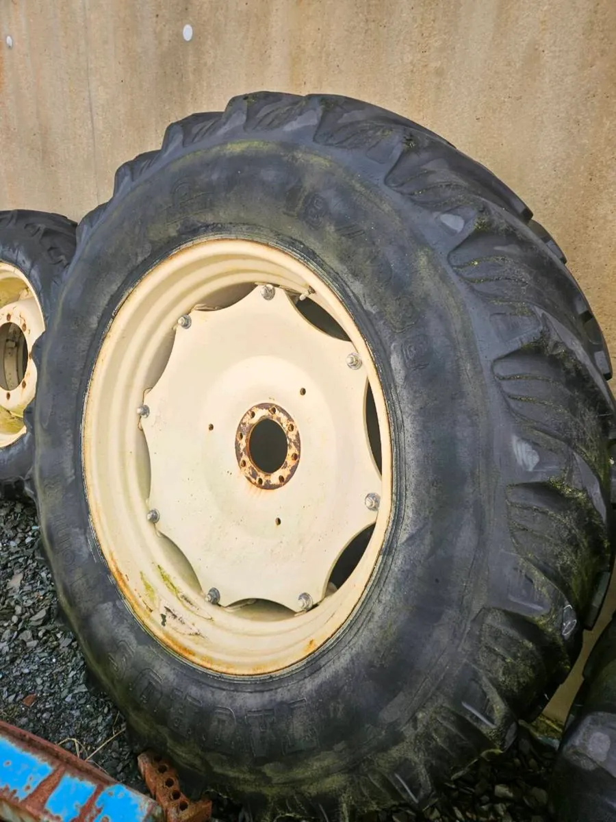 Used tractor tyres and wheel rims - Image 3