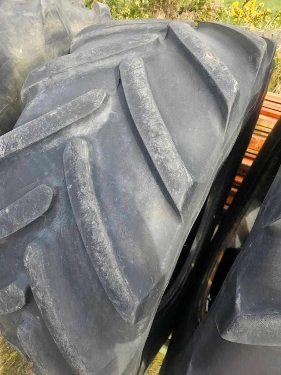 Used tractor tyres and wheel rims - Image 4