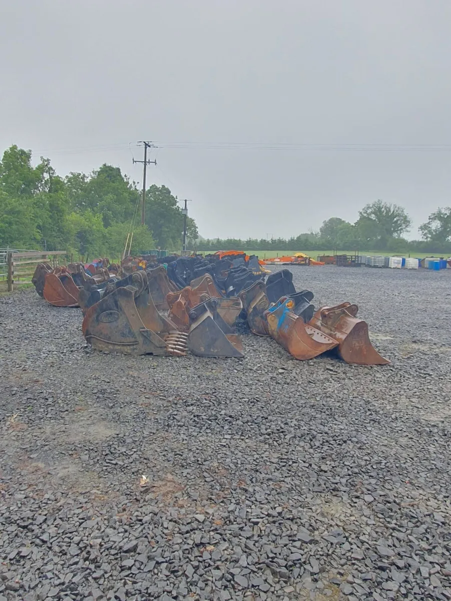 Selection of buckets - Image 4
