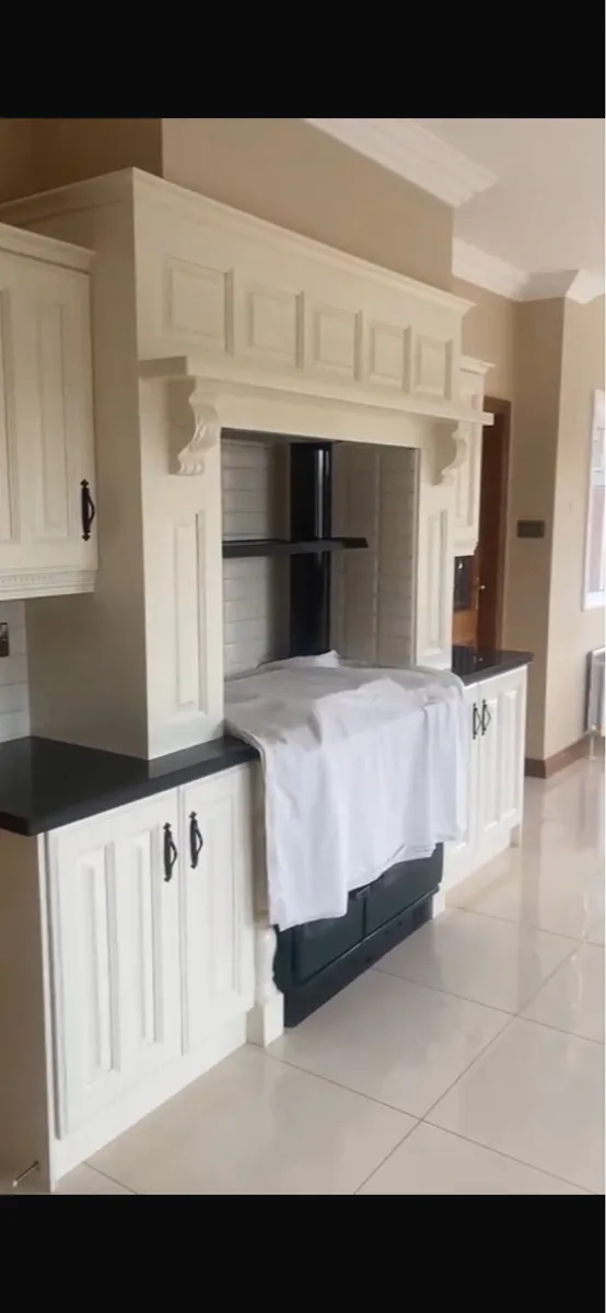 Kitchen units - Image 1