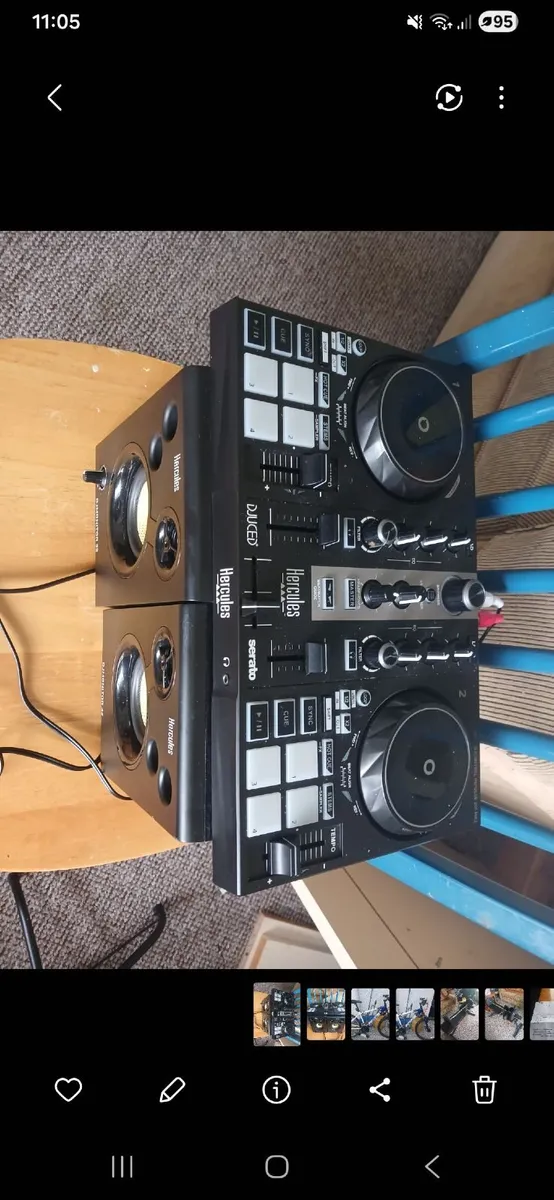 Music decks with speakers - Image 1