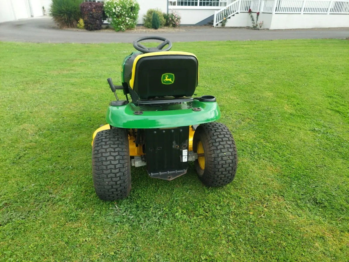 John Deere Ride on Lawnmower - Image 3