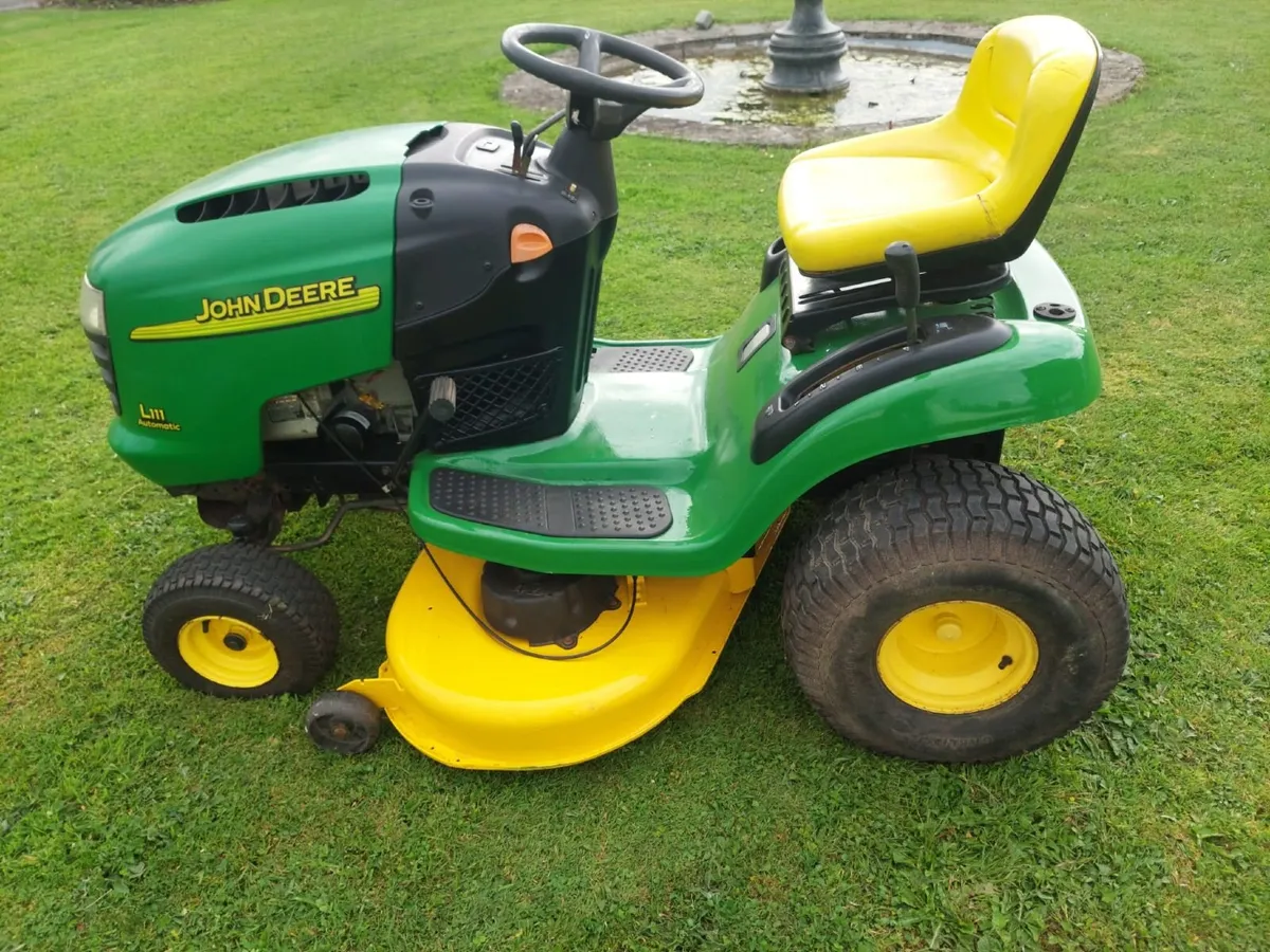 John Deere Ride on Lawnmower - Image 4