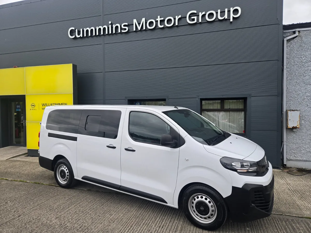 Opel Vivaro 9 SEAT+7 SEAT wheelchair accessible - Image 2