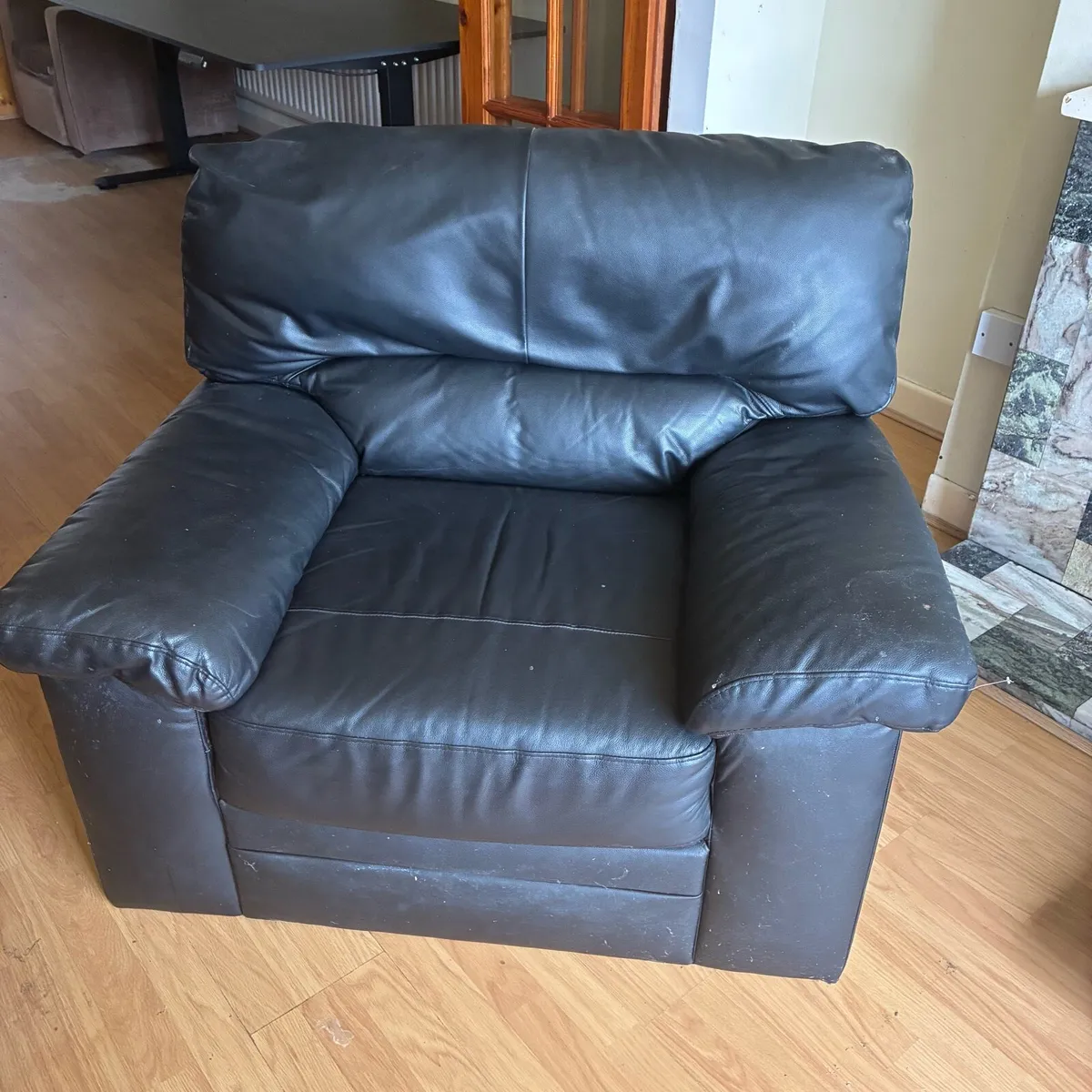 Black leather 2+1 couch and armchair - Image 2
