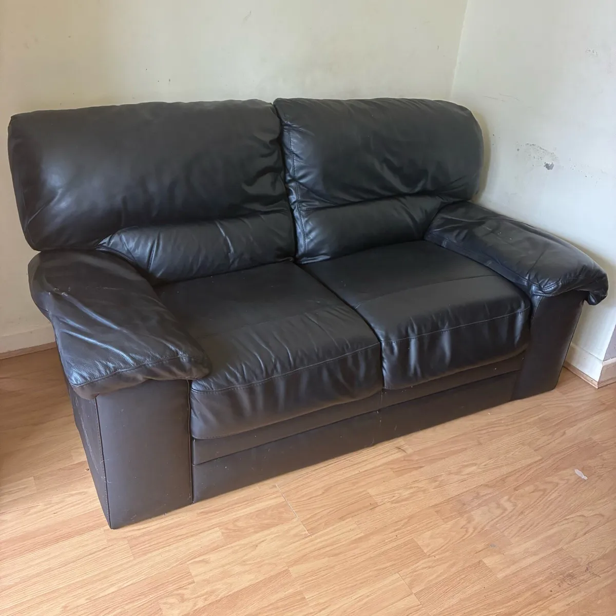 Black leather 2+1 couch and armchair - Image 3