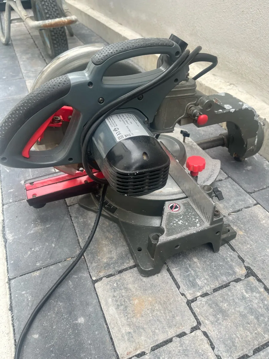 Sliding Mitre/Chop saw. 1800w. Great condition €60 - Image 1