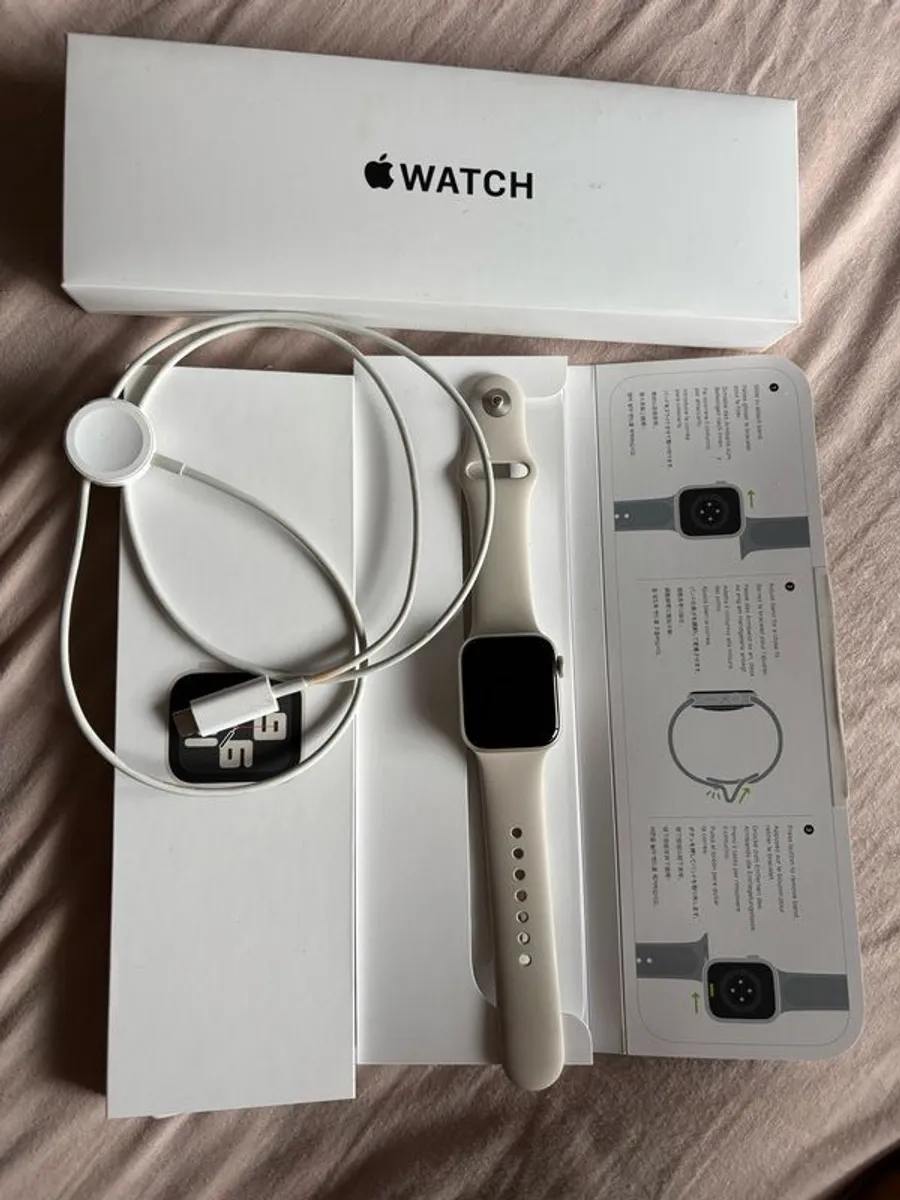 Apple Watch SE 40mm - Image 1