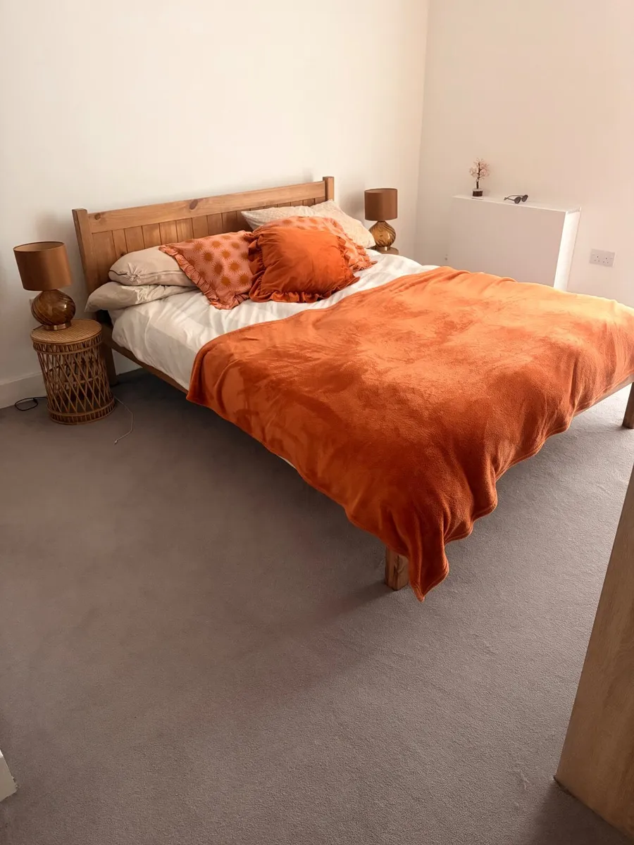 King size bed and mattress, side tables included - Image 1