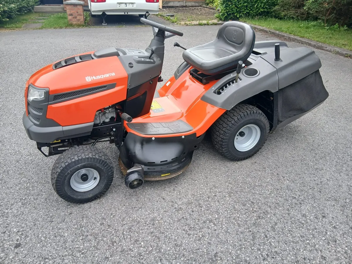 Husqvarna ride on lawnmower - Image 2