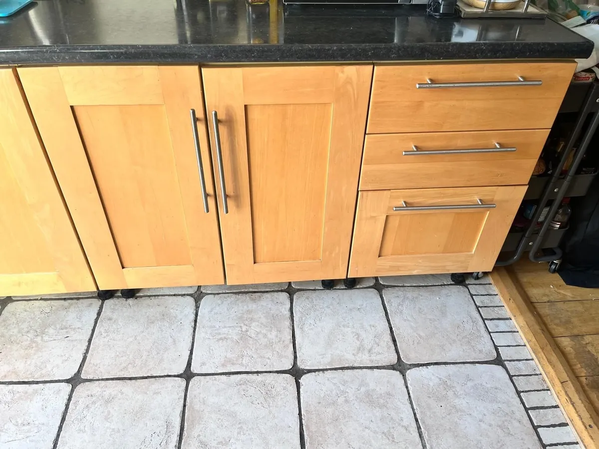 2nd hand kitchen - Kitchen Units, cooker, hob, fan - Image 2