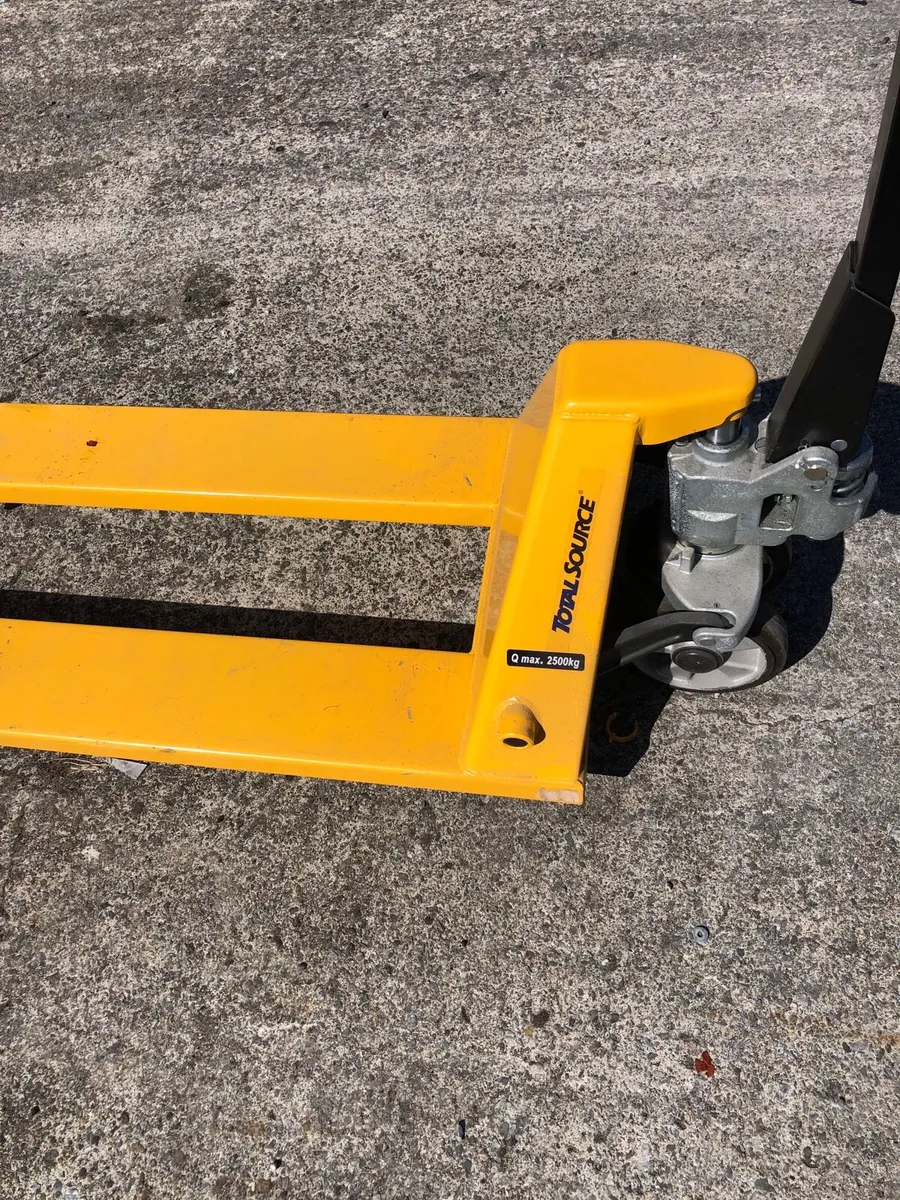 Pallet trucks. - Image 2