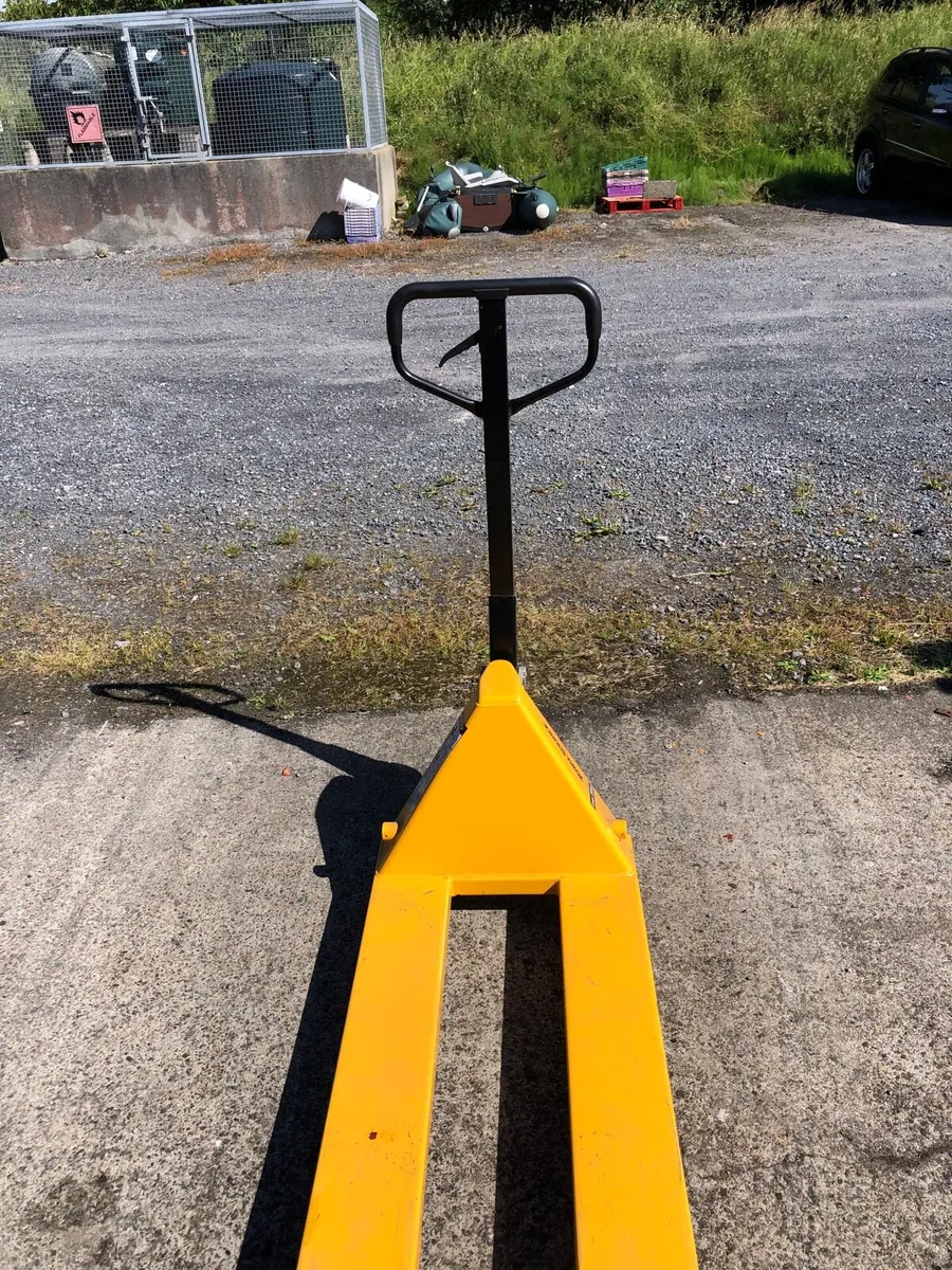 Pallet trucks. - Image 3