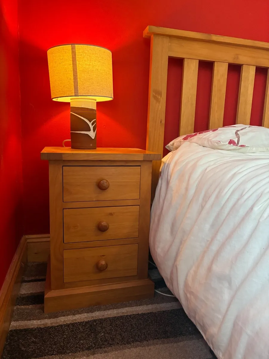 King size bed matching side lockers - Image 2