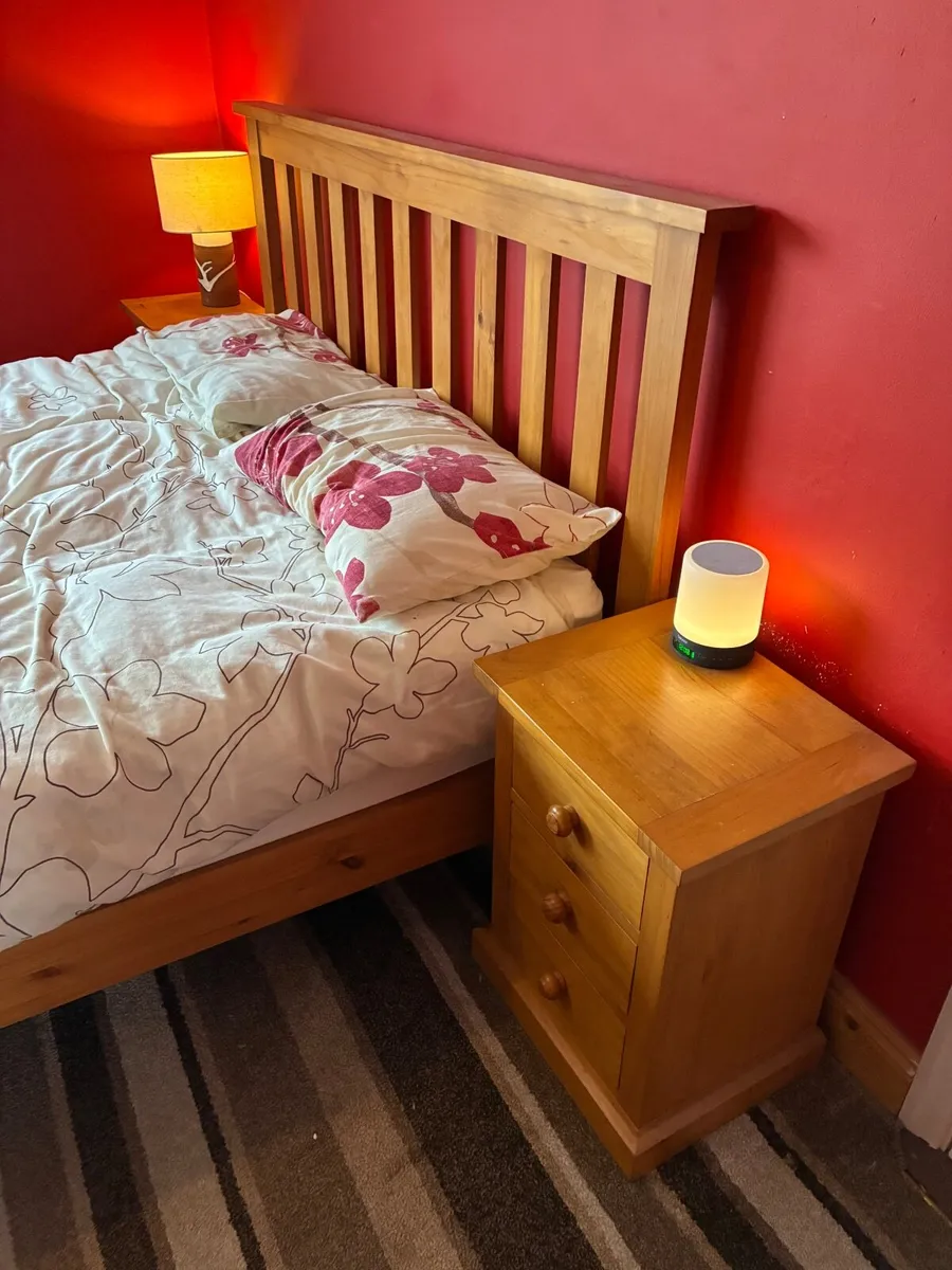 King size bed matching side lockers - Image 3
