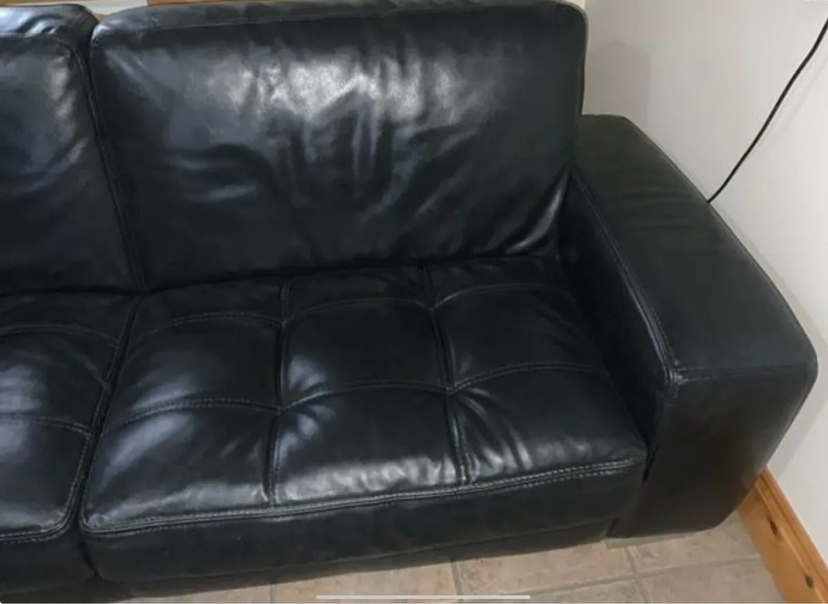 Black leather couch - Image 2