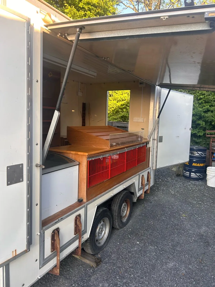 Exhibition shop trailer - Image 2