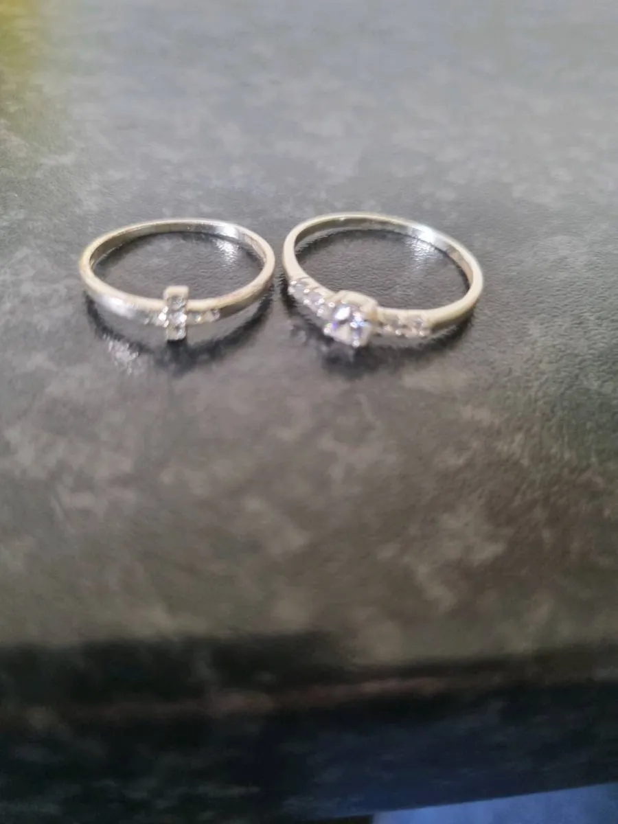 Two 925 silver rings - Image 1