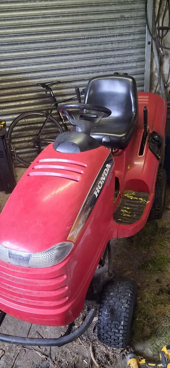 Lawn mower (ride on) - Image 2