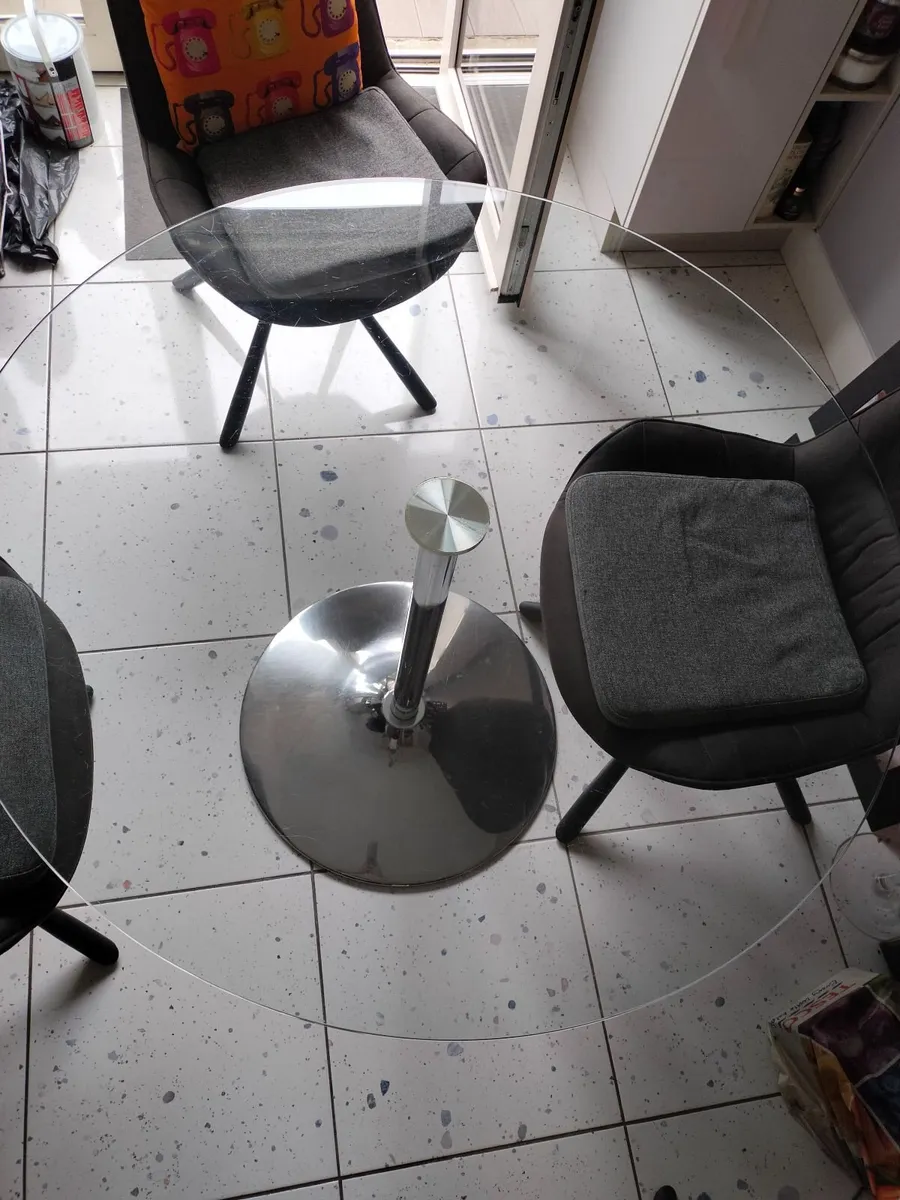 Kitchen table - Image 1