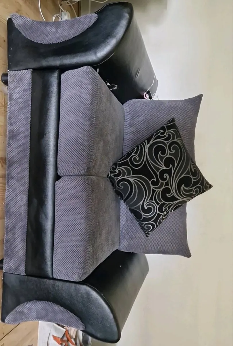 3&2 seater couches fabric/leather - Image 1
