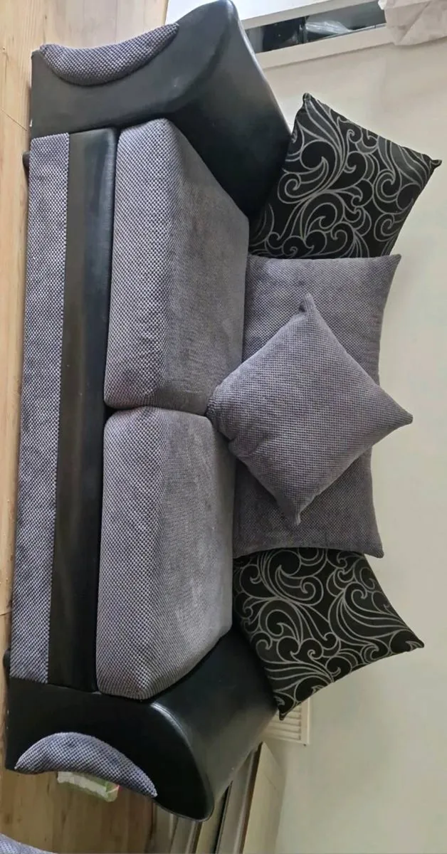 3&2 seater couches fabric/leather - Image 2