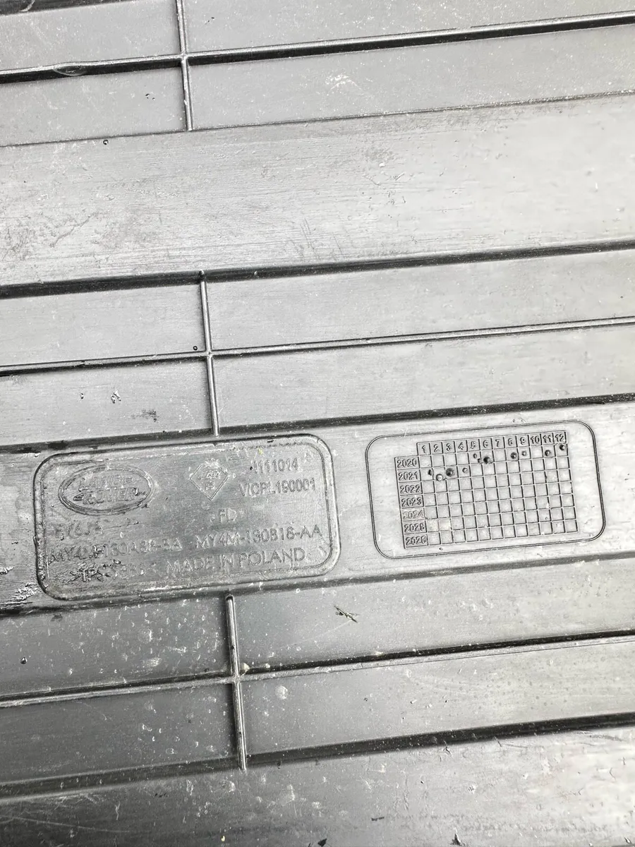 2018 Range Rover discovery oem floor mats - Image 4