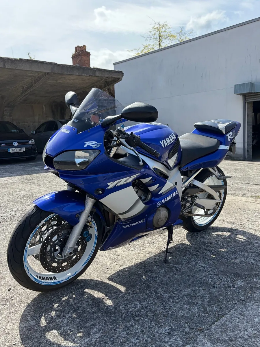 2000 Yamaha R6 - Image 3