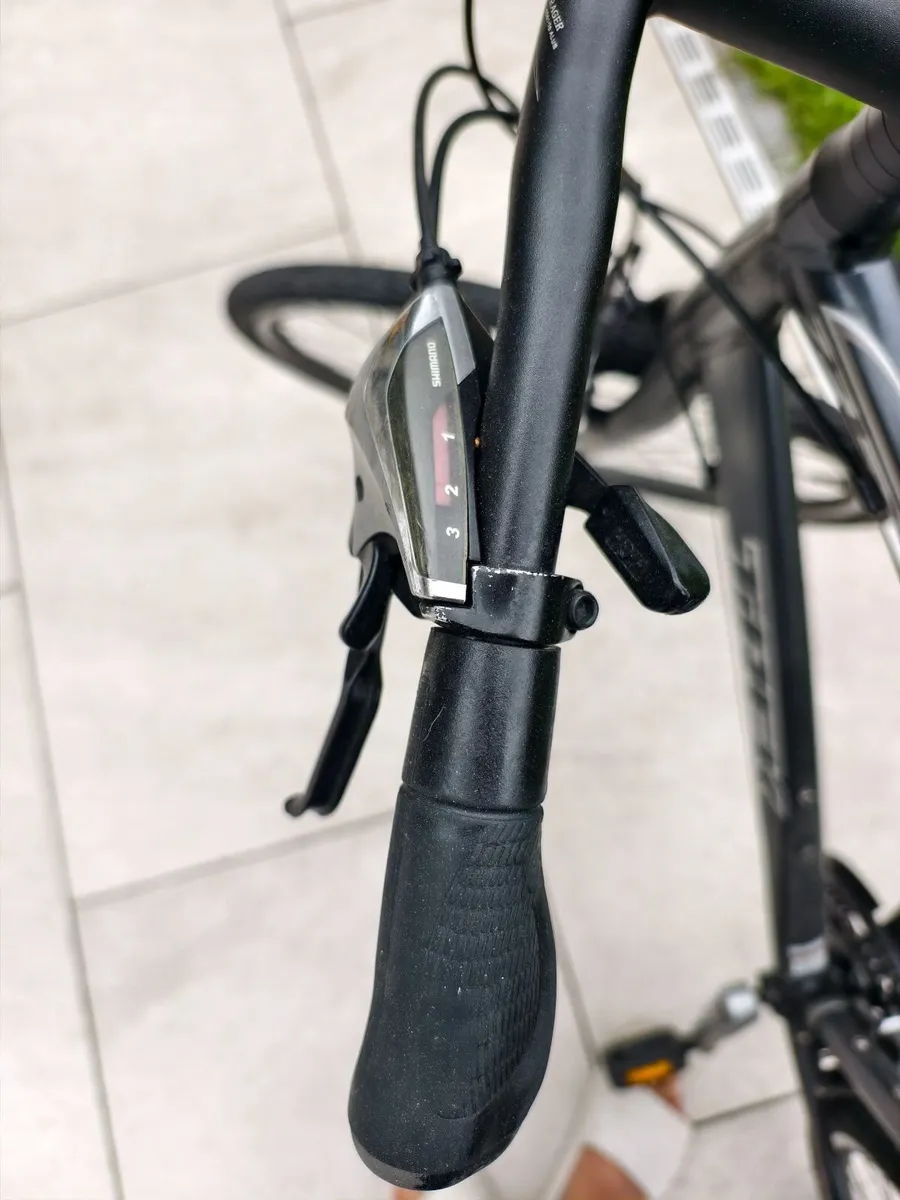 Trek 7.3 FX Hybrid Bike, XL frame Good Condition - Image 3