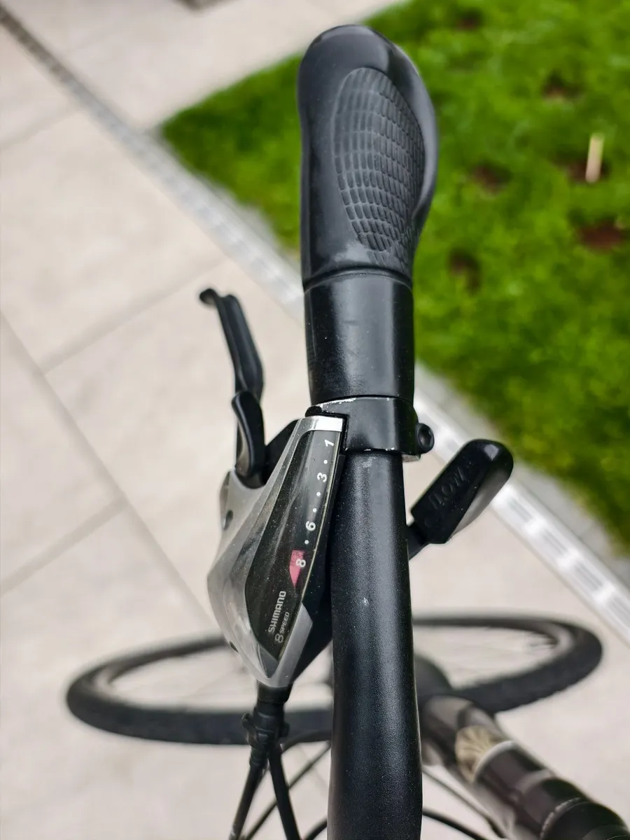 Trek 7.3 FX Hybrid Bike, XL frame Good Condition - Image 4