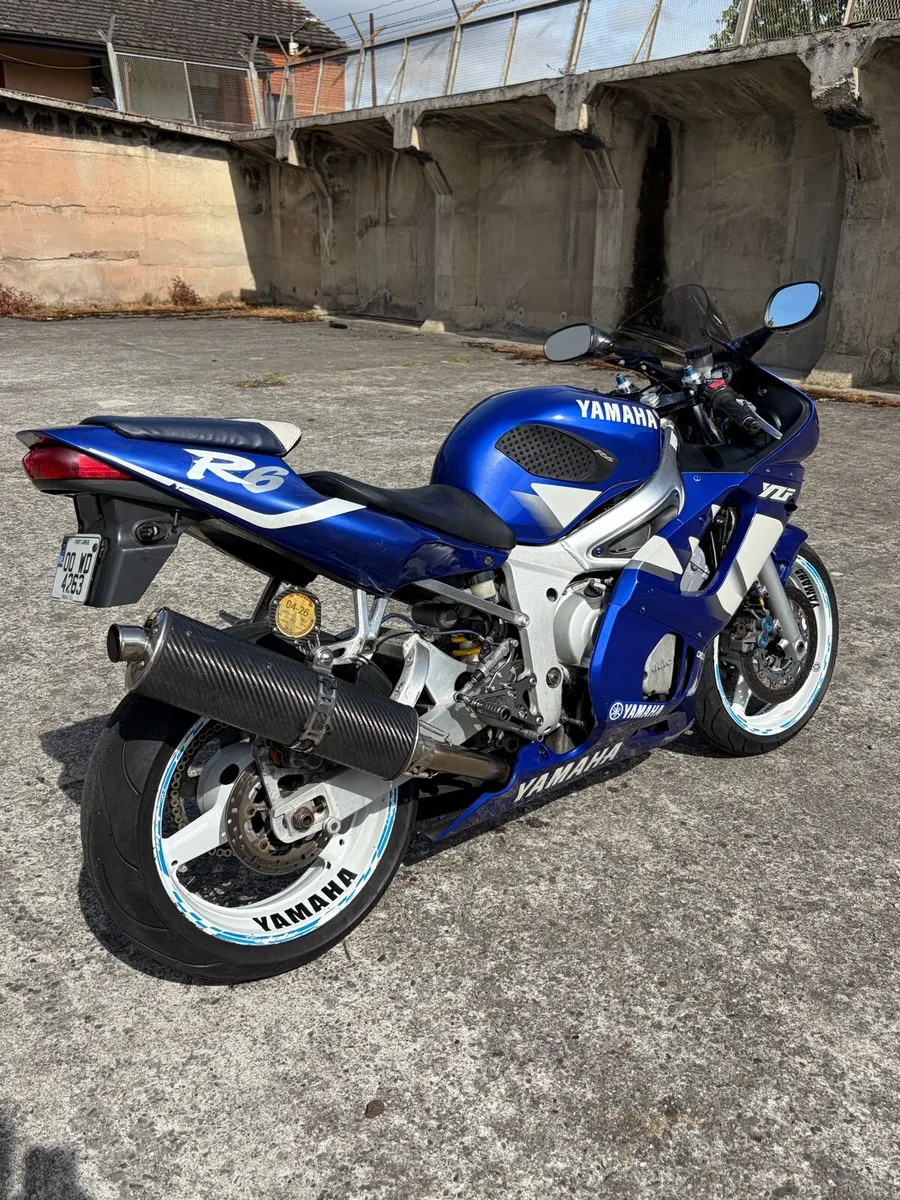 2000 Yamaha R6 - Image 2
