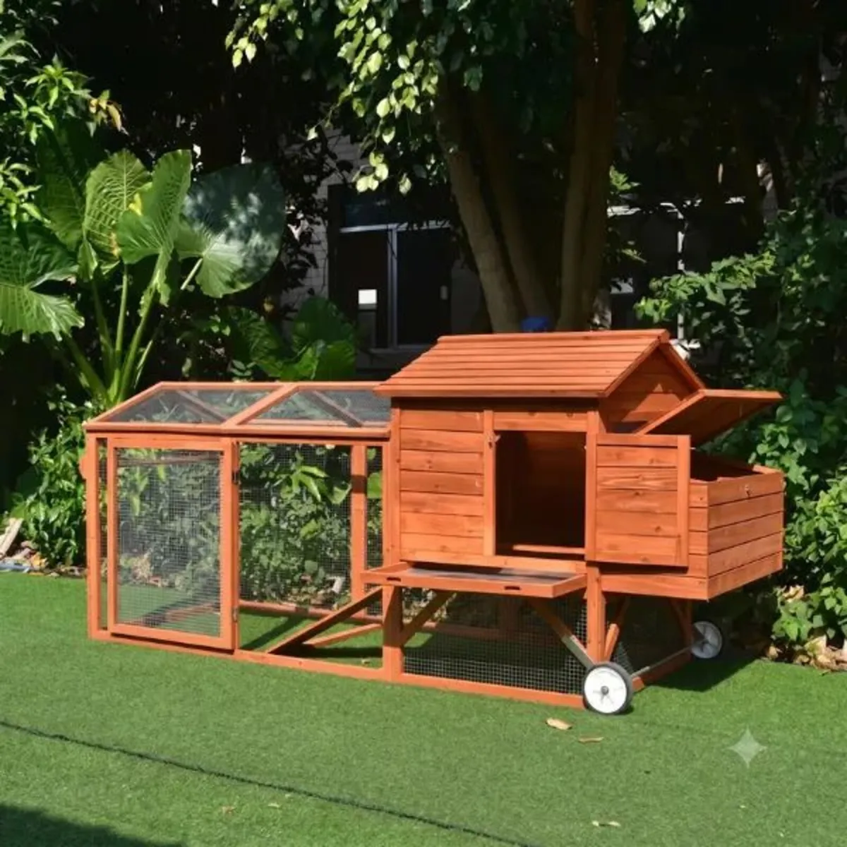 Large Chicken Coop 6-9 Birds With Wheely - Image 1