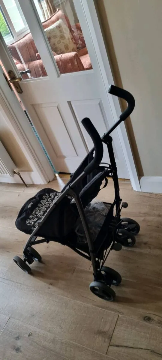 Travel stroller - Image 2