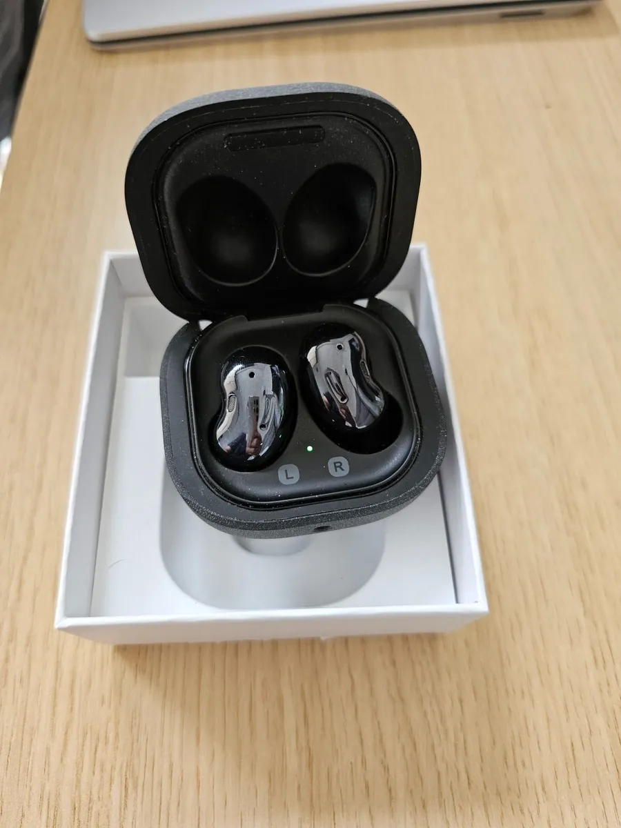 Samsung galaxy buds live - Image 2