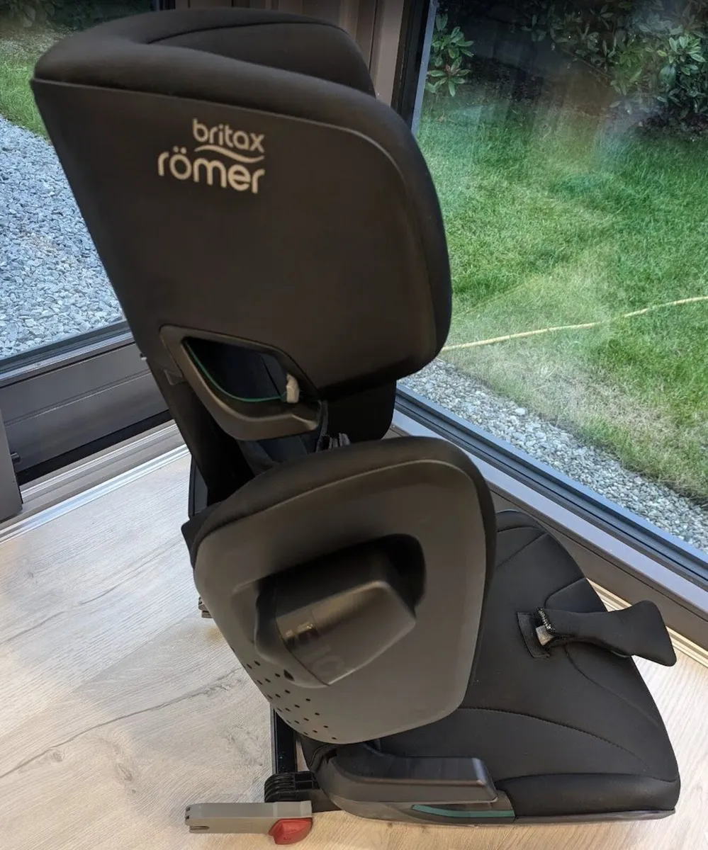 Britax Romer Kidfix i-Size Car Booster Seat Black - Image 4