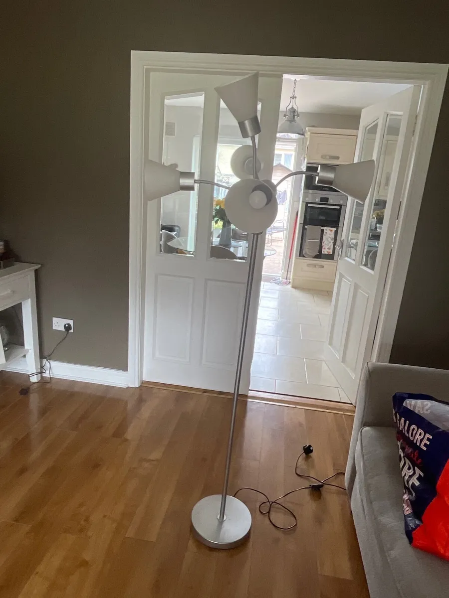 Standing light  5 lamps  not dimmable - Image 1