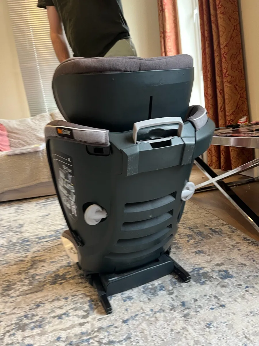 Child Car seat - Image 3